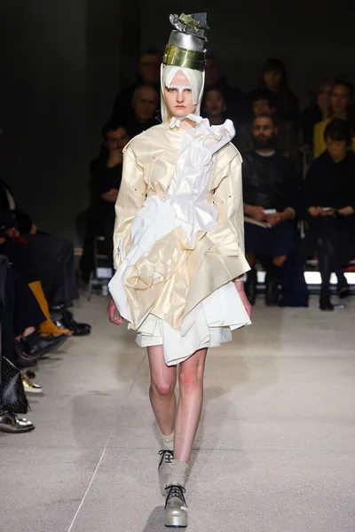 Look 10